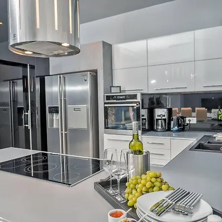 Luxury Villa,private Pool, Sauna,jacuzzi,near Split * Srinjine