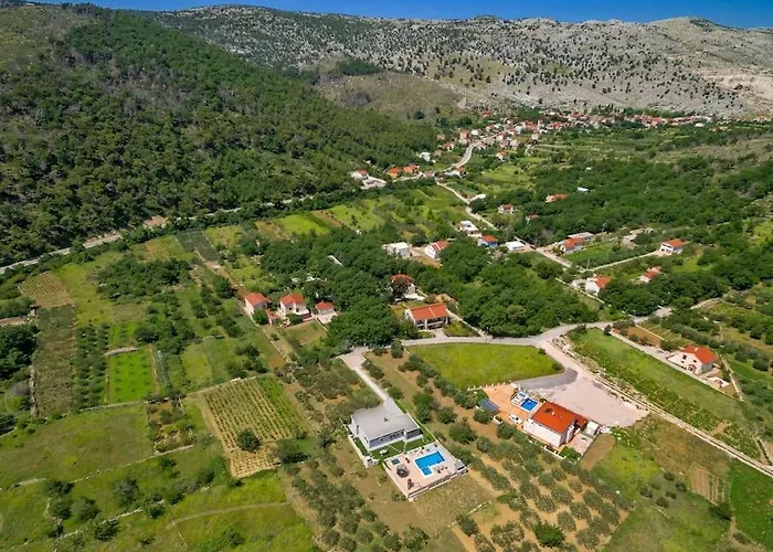 Luxury Villa,private Pool, Sauna,jacuzzi,near Split * Srinjine