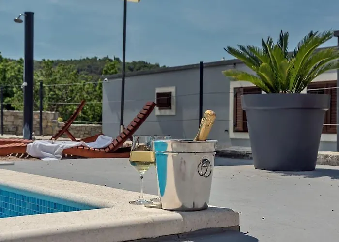 Luxury Villa,private Pool, Sauna,jacuzzi,near Split Villa Srinjine