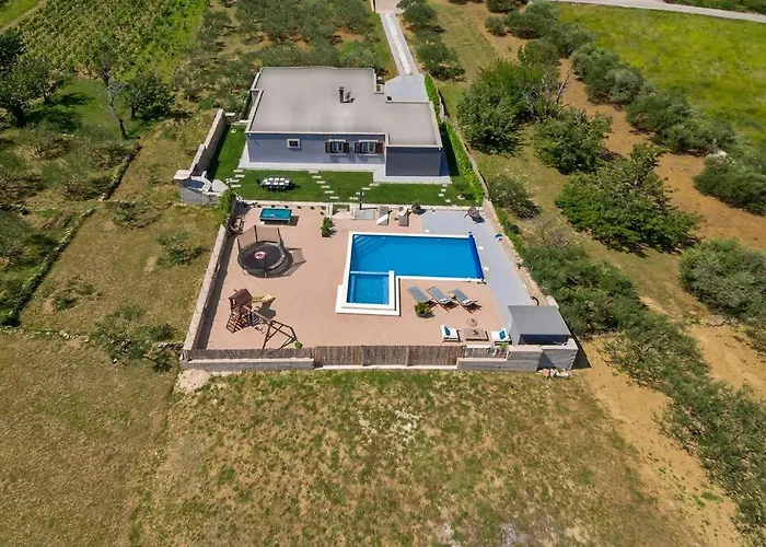 Villa Luxury Villa,private Pool, Sauna,jacuzzi,near Split Srinjine