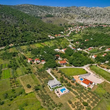 Luxury Villa,private Pool, Sauna,jacuzzi,near Split * Srinjine