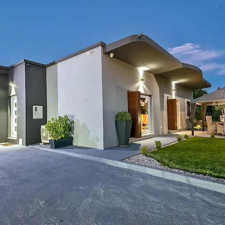 Luxury Villa,private Pool, Sauna,jacuzzi,near Split Vila