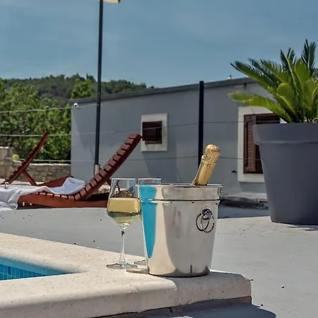 Luxury Villa,private Pool, Sauna,jacuzzi,near Split Villa Srinjine