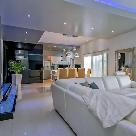 Luxury Villa,private Pool, Sauna,jacuzzi,near Split 别墅 Srinjine
