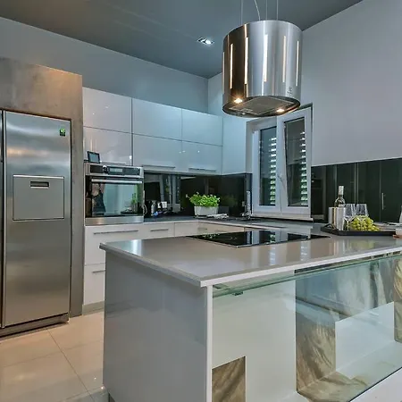 Villa Luxury Villa,private Pool, Sauna,jacuzzi,near Split Srinjine