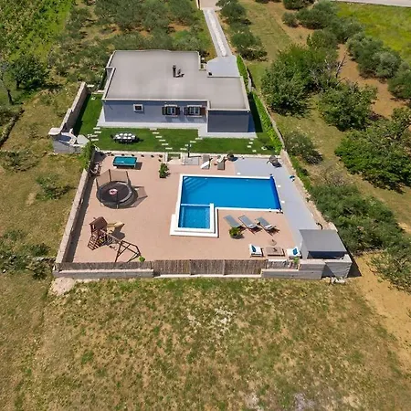 Villa Luxury Villa,private Pool, Sauna,jacuzzi,near Split Srinjine