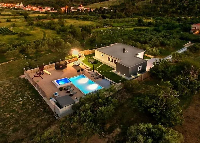 ヴィラ Luxury Villa,private Pool, Sauna,jacuzzi,near Split Srinjine