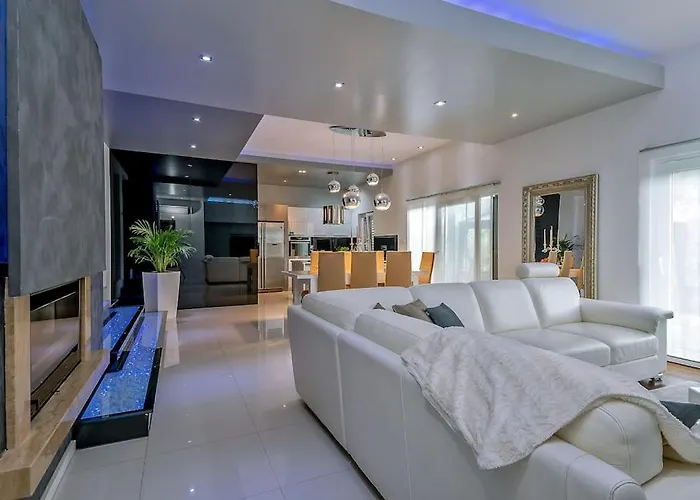 Luxury Villa,private Pool, Sauna,jacuzzi,near Split ヴィラ Srinjine